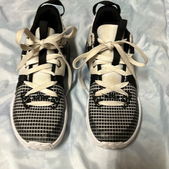Kids basketball shoes - Picture 1 of 4